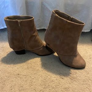 Fergalicious by Fergie women’s Booties 3” 11W